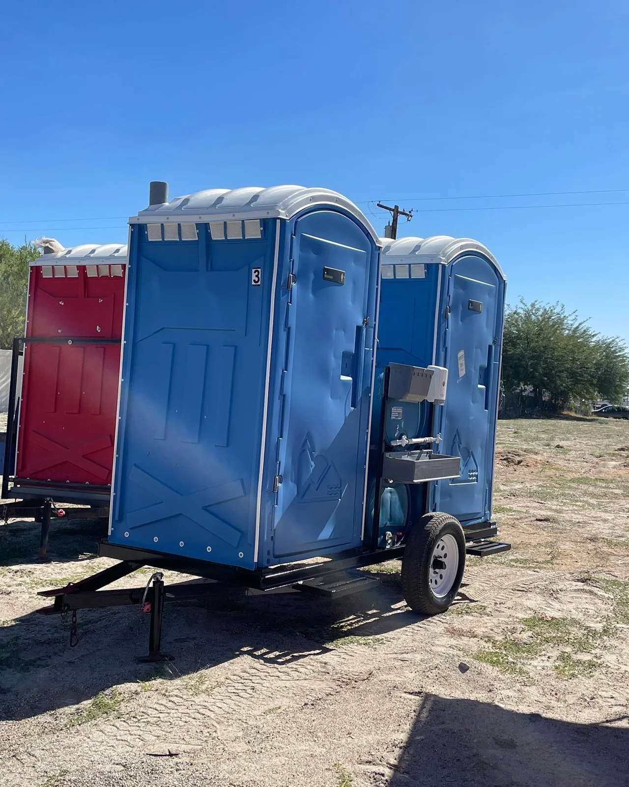 Trailer-mounted toilets